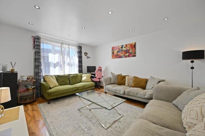 3 bed property, in Darwin Drive, £550,000