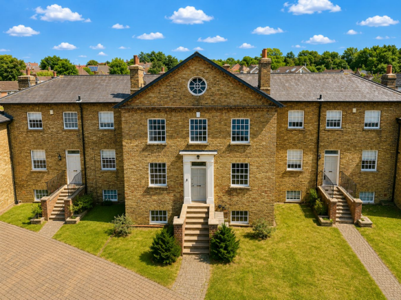 4 bed property, in Bridgefoot House, £780,000