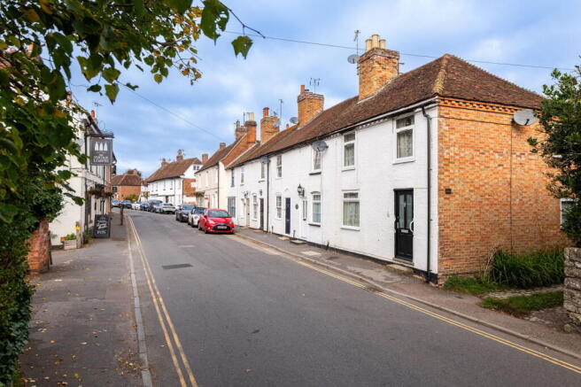 3 bed property, in Eyhorne Street, £325,000
