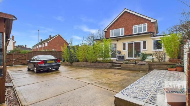 3 bed property, in Tinkers Green Road, £350,000