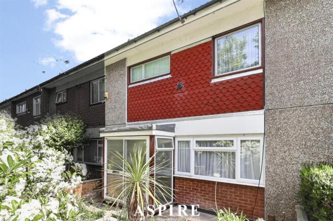 3 bed property, in Braemar Walk, £300,000