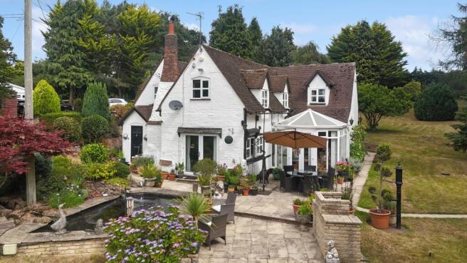 4 bed property, in Worcester WR6, £795,000