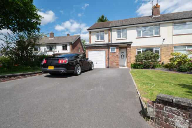 5 bed property, in Bishopstoke, £460,000