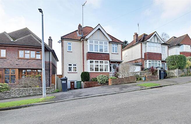 4 bed property, in Plemont Gardens, £499,999