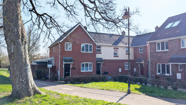3 bed property, in Graham Way, £275,000