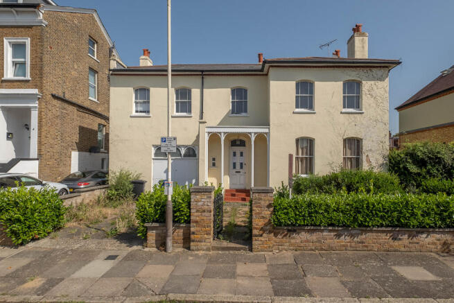 3 bed property, in Marlborough Road, £1,295,000