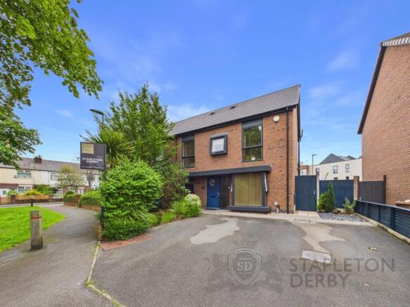 3 bed property, in St. Ann Place, £240,000