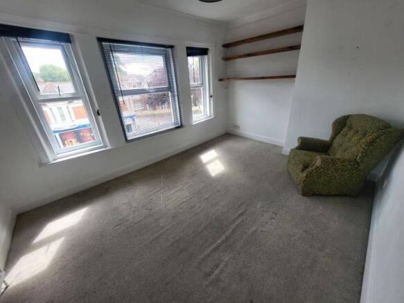 2 bed property, in 4 Upper Norwich Road, £90,000