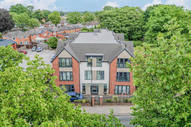 1 bed property, in Stratford Road, £170,000