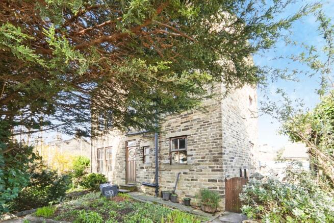 5 bed property, in Back Lane, £225,000