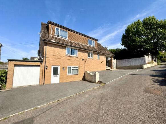 5 bed property, in Yonder Street, £600,000