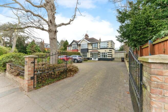 4 bed property, in Bargate, £260,000