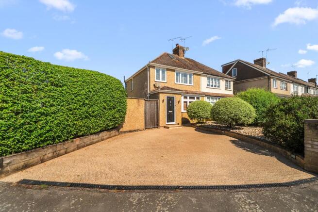 3 bed property, in Addlestone, £500,000