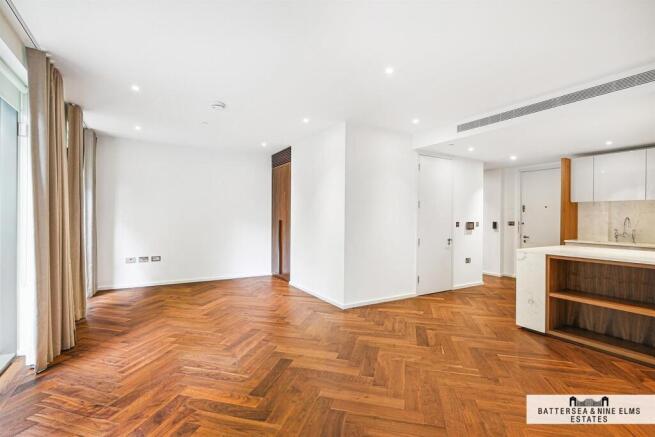 2 bed property, in Capital Building, £1,100,000