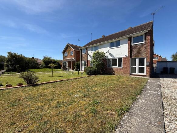 3 bed property, in Wroughton, £300,000
