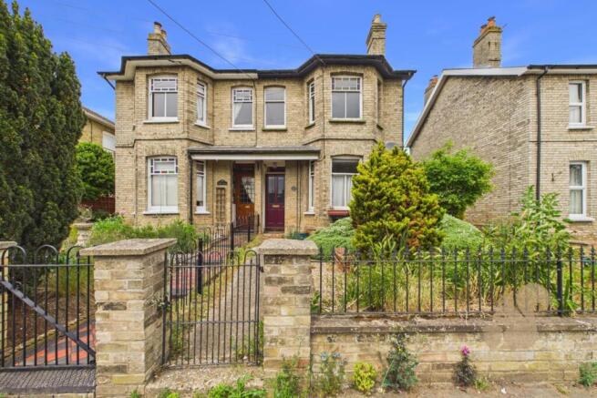 2 bed property, in Head Lane, £260,000