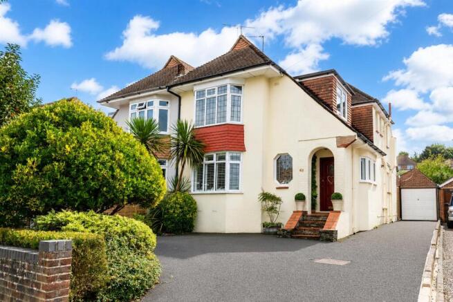 3 bed property, in The Dale, £575,000