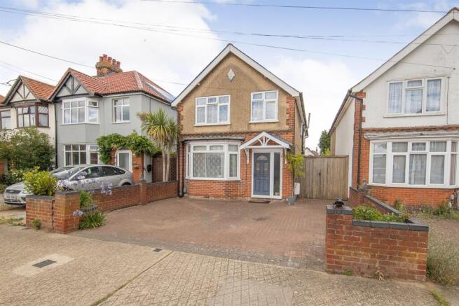 4 bed property, in Goring Road, £450,000