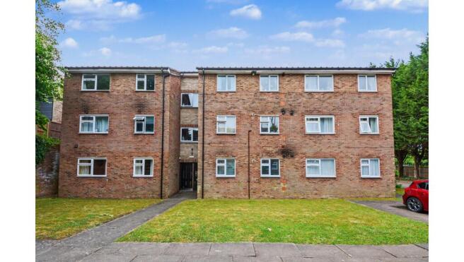 1 bed property, in 80 Aysgarth Close, £80,000