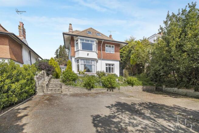 5 bed property, in Gower Road, £600,000