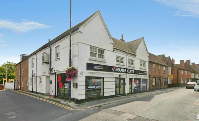 2 bed property, in Peach Street, £325,000