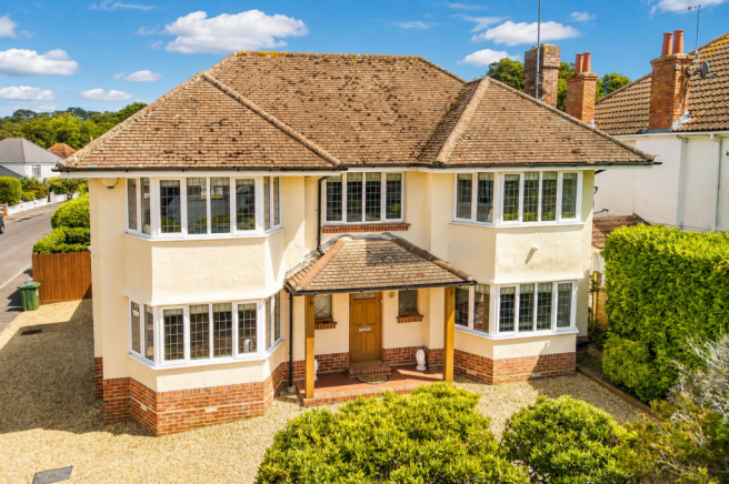 5 bed property, in FAMILY HOME WITH TWO BEDROOM ANNEX - Lilliput Road, £1,325,000