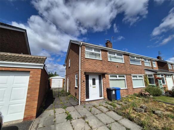 3 bed property, in Haslemere Drive, £180,000