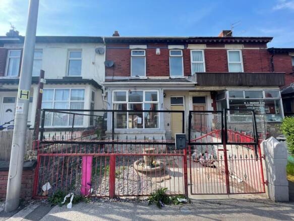 3 bed property, in 102 Caunce Street, £55,000