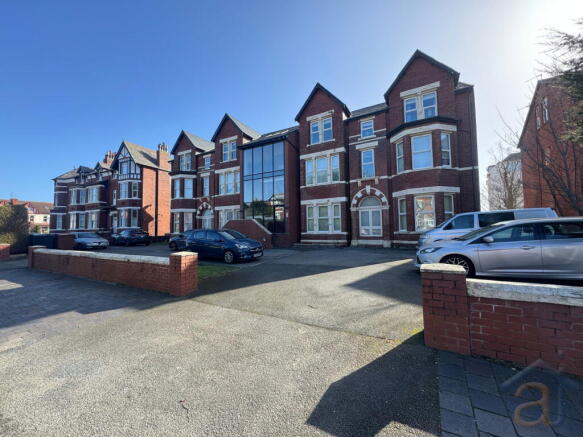 2 bed property, in Lathom Mews, £110,000