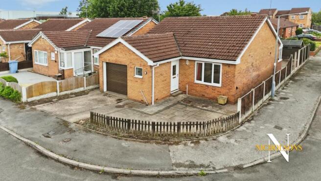 2 bed property, in Perfectly located detached Bungalow within the Hallcroft area of Retford, £210,000