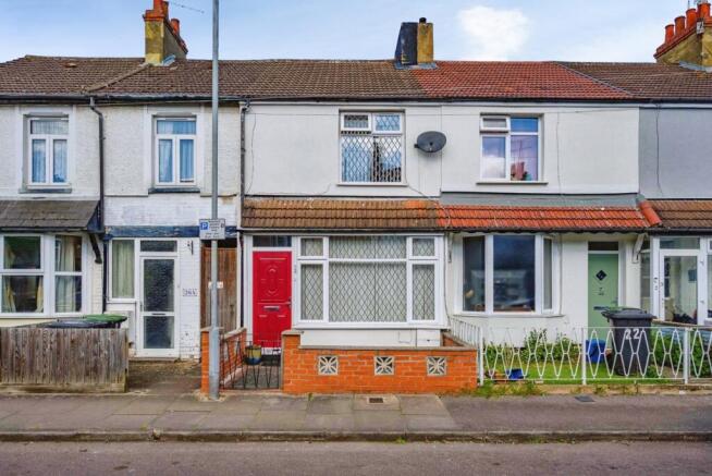 2 bed property, in Mostyn Road, £250,000