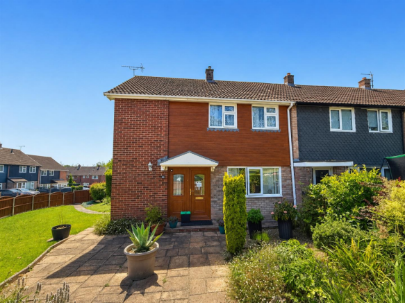 4 bed property, in Grandison Rise, £280,000