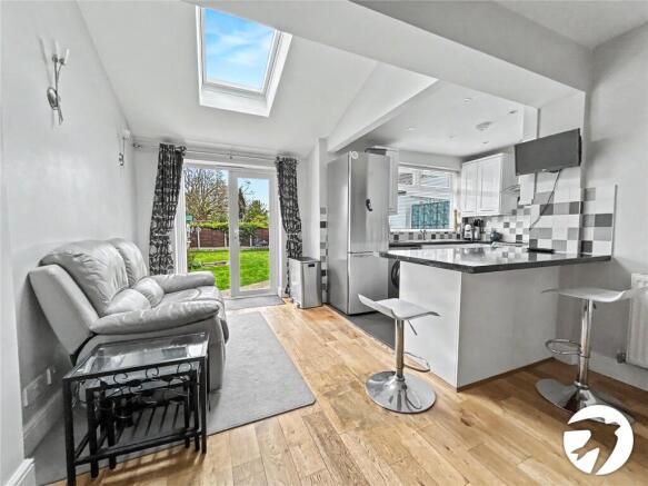3 bed property, in Valliers Wood Road, £585,000