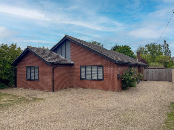 4 bed property, in School Lane, £850,000