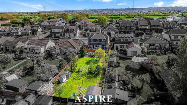 3 bed property, in Highlands Road, £525,000