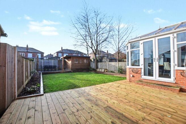 4 bed property, in Beechwood Grove, £375,000