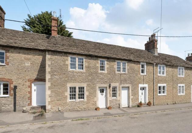 3 bed property, in Kington St. Michael, £450,000