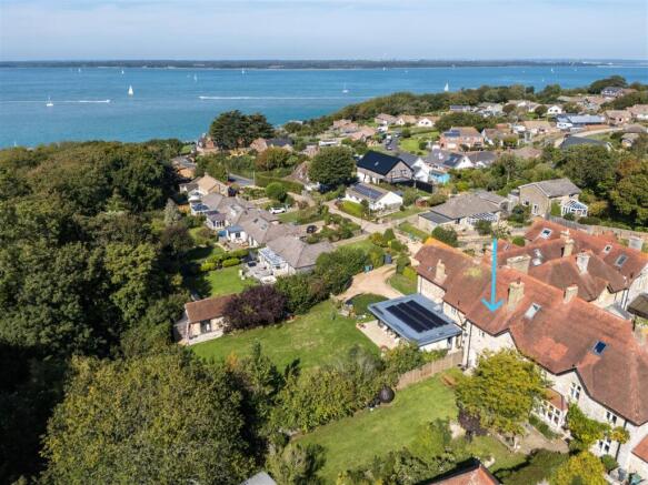 3 bed property, in Gurnard, £650,000