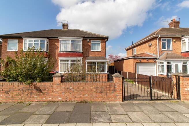 3 bed property, in Ruskin Avenue, £195,000