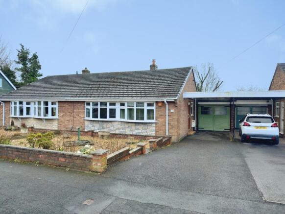 2 bed property, in Willows Road, £245,000