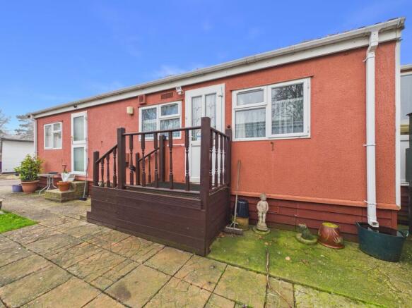 1 bed property, in Limekiln Lane, £150,000