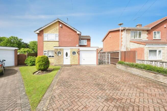 3 bed property, in Church Close, £280,000
