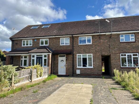 2 bed property, in Straight Road, £375,000