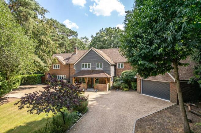 7 bed property, in Pheasant Copse, £1,900,000