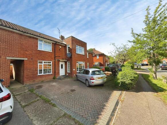 4 bed property, in Cowper Road, £465,000