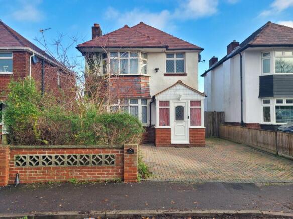 3 bed property, in Salisbury Road, £325,000