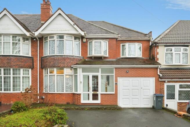 5 bed property, in Cherry Orchard Road, £400,000