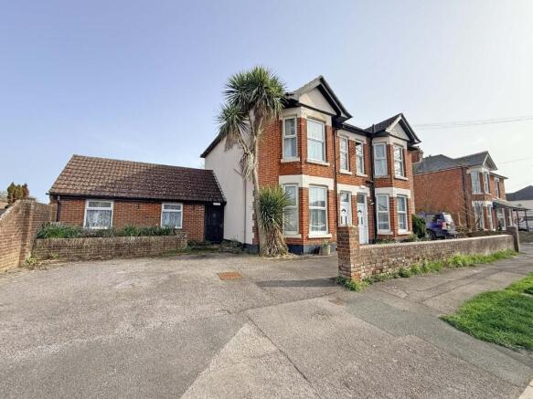 13 bed property, in St. Leonards Avenue, £695,000