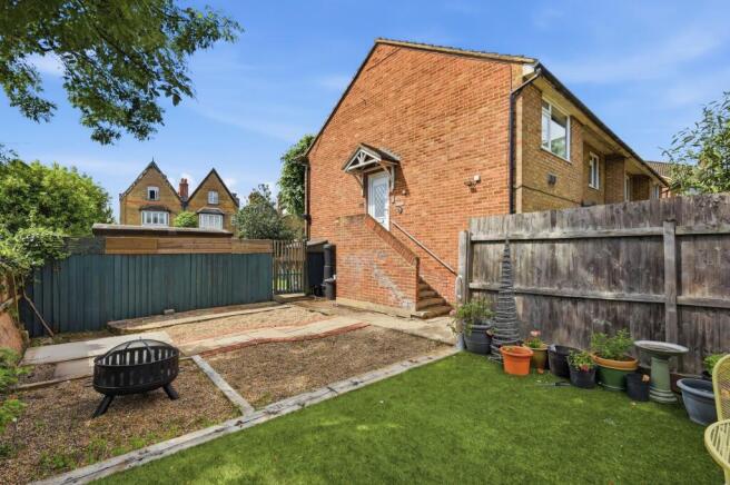 2 bed property, in Craig Gardens, £400,000