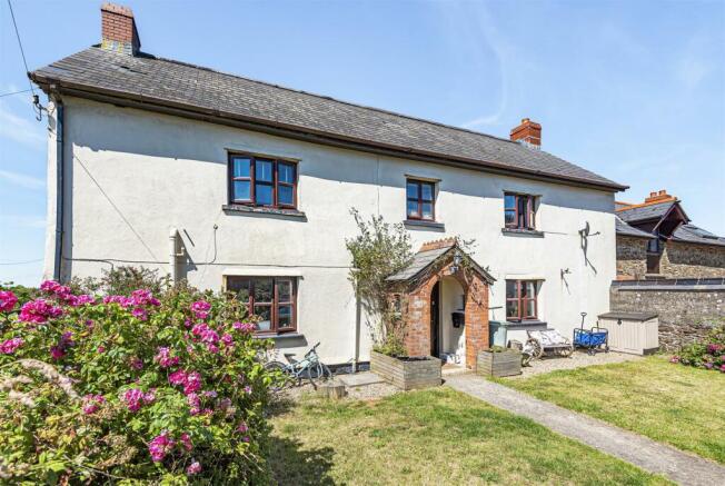 7 bed property, in Yarnscombe, £650,000